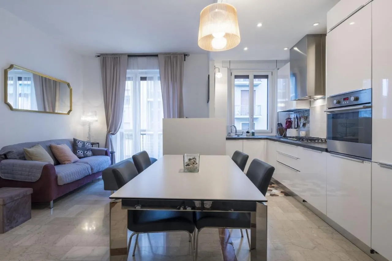 Easylife - Elegante E Chic Dimora Con Balcone Apartamento Milão