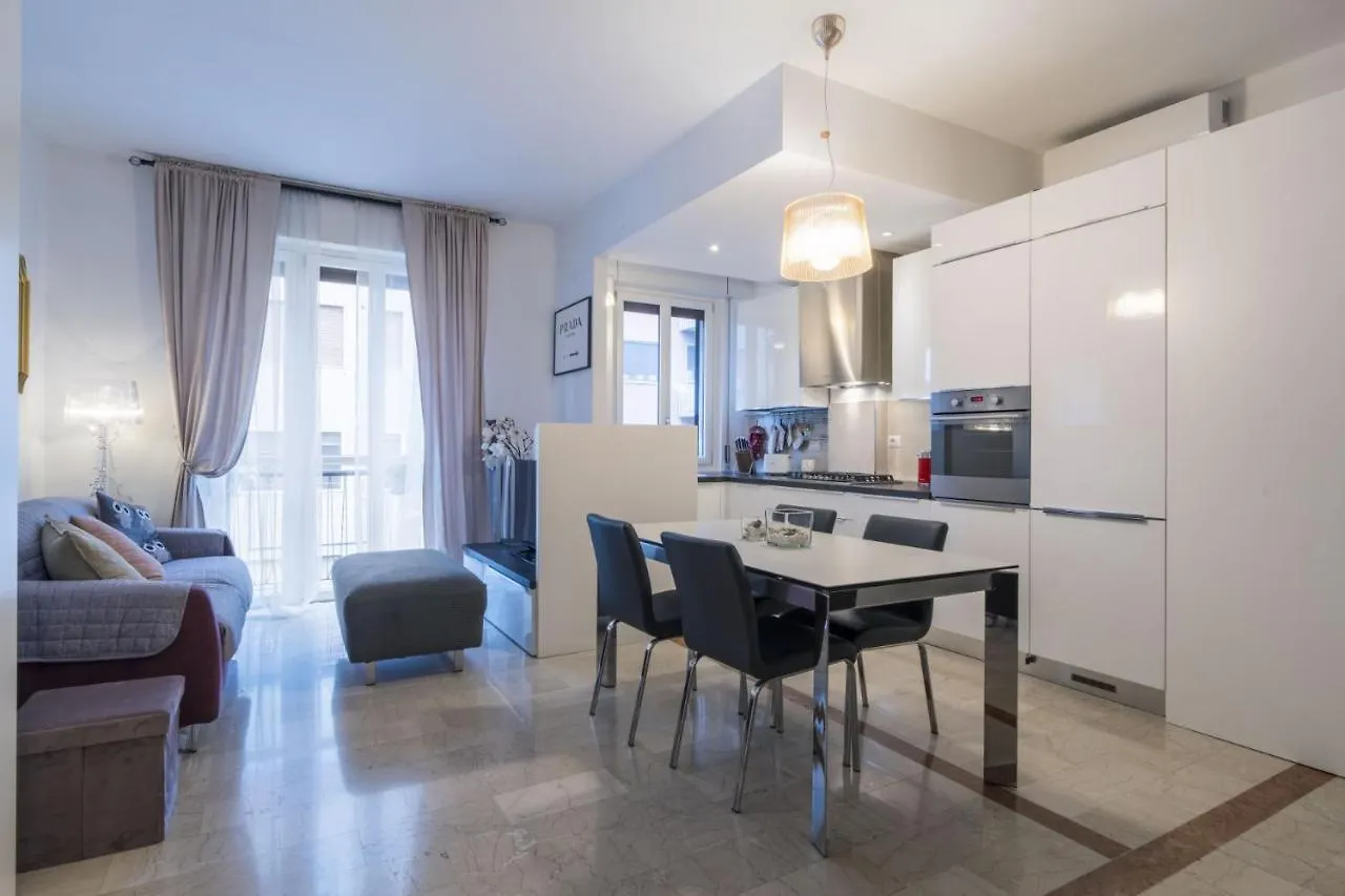 Easylife - Elegante E Chic Dimora Con Balcone Apartment Milan 0*,