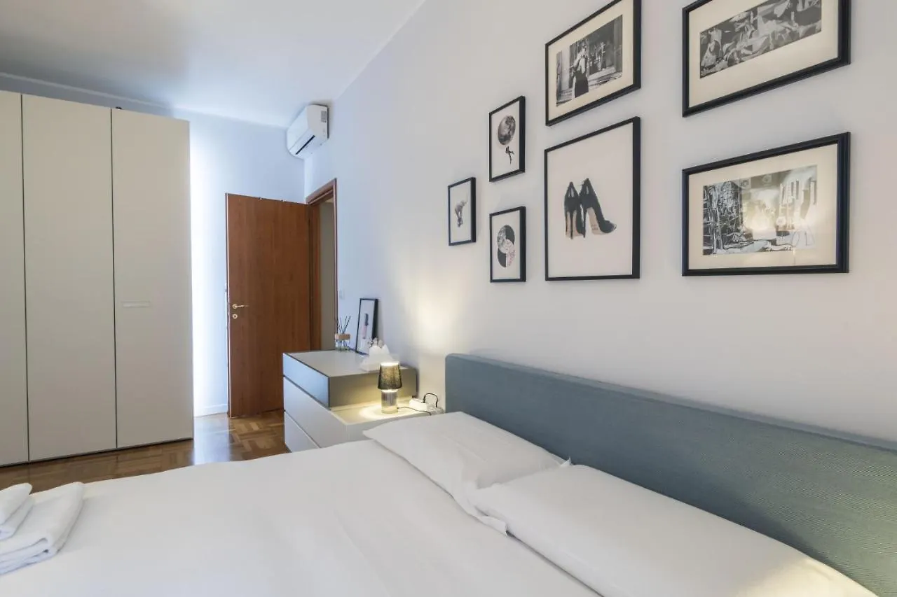 Easylife - Elegante E Chic Dimora Con Balcone Apartment Milan 0*,